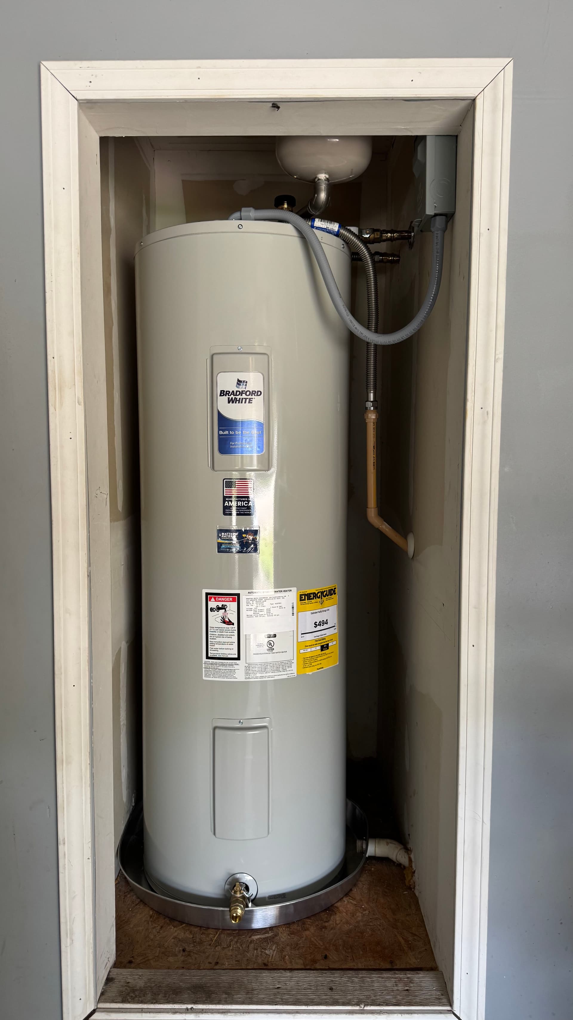 Gallery photos for Leaking Water Heater Replaced in New Braunfels: Image #1